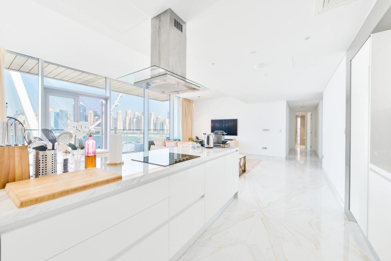 Luxury 2 Bedroom Beachfront Apt W Stunning Sea View Dubai Bagian luar foto