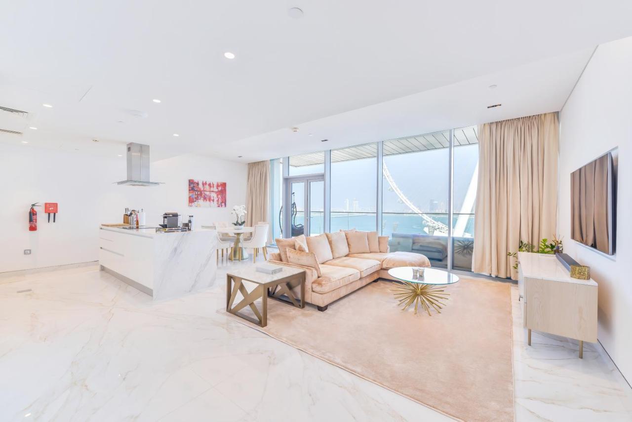 Luxury 2 Bedroom Beachfront Apt W Stunning Sea View Dubai Bagian luar foto