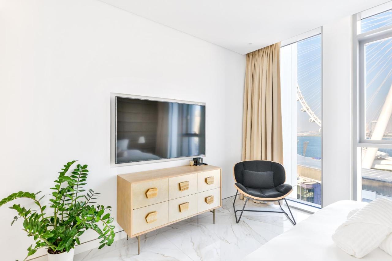 Luxury 2 Bedroom Beachfront Apt W Stunning Sea View Dubai Bagian luar foto